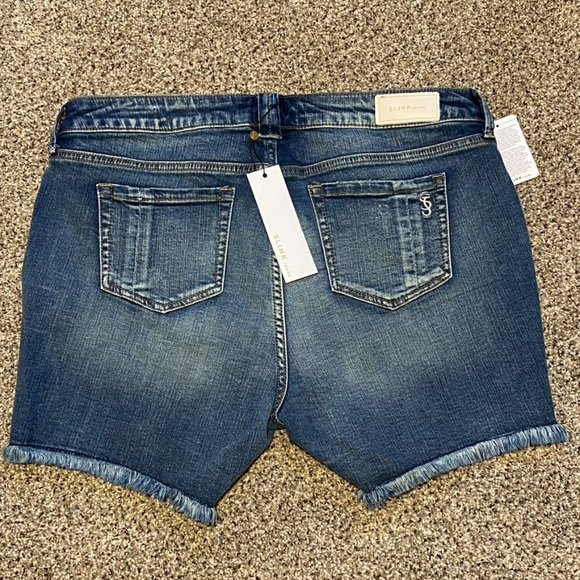 NWT SLINK JEANS frayed denim curvy fit Laura shorts SIZE 16 - Picture 2 of 9